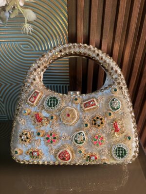 Rajsi Kundan Clutch